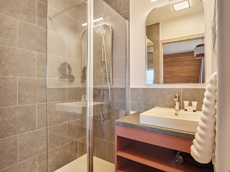 salle-de-bain-odalys-ecrin-blanc