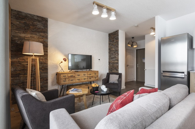 sejour-appartement-3-pieces-le-hameau-de-barthelemy-la-rosiere-vue-2