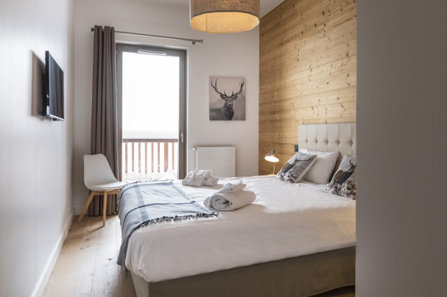Chambre 1, Appartement 4 pièces, Le Hameau de Barthélémy, La Rosière, vue 1 - © Manu Reyboz chambre-1-appartement-4-pieces-le-hameau-de-barthelemy-la-rosiere-vue-1