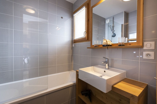 Salle de bain 1, Appartement Chardonnet RIT004, Résidence Miravidi, La Rosière salle-de-bain-1-appartement-chardonnet-RIT004-residence-miravidi-la-rosiere