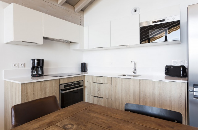 cuisine-appartement-3-pieces-le-hameau-de-barthelemy-la-rosiere