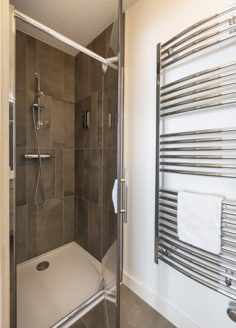 Salle d'eau 2, Appartement 3 pièces, Le Hameau de Barthélémy, La Rosière - © Manu Reyboz salle-de-douche-2-appartement-3-pieces-le-hameau-de-barthelemy-la-rosiere