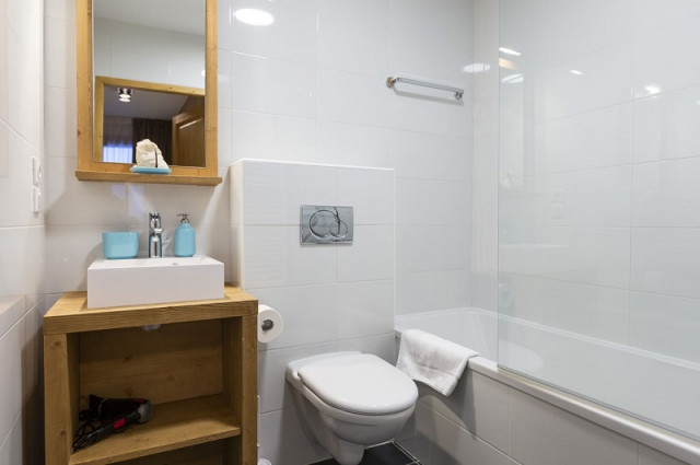 Salle de bain 2, Appartement Gélinotte RIT006, Résidence Miravidi, La Rosière salle-de-bain-2-appartement-gelinotte-RIT006-residence-miravidi-la-rosiere