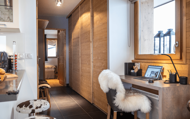 Room 202913-551717 Room 202913-551717