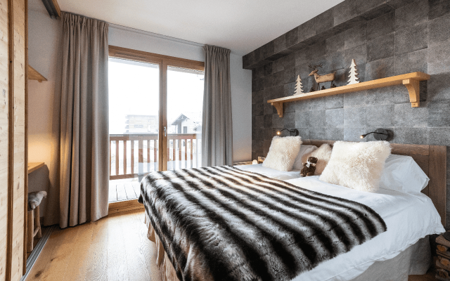 Room 202913-551717 Room 202913-551717