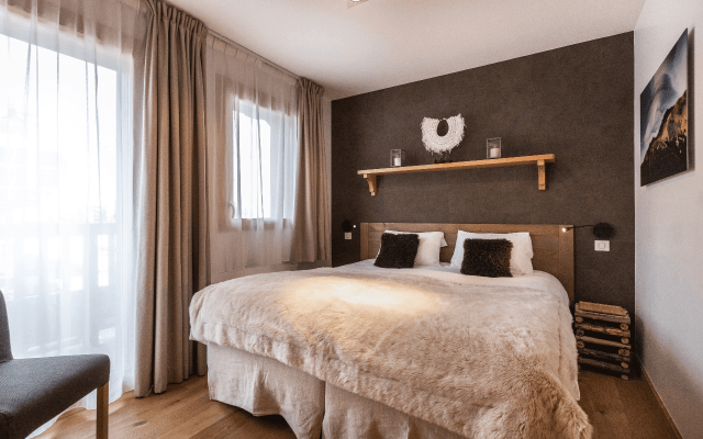 Room 202913-551717 Room 202913-551717