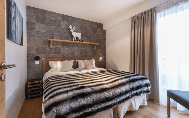 Room 202913-551717 Room 202913-551717