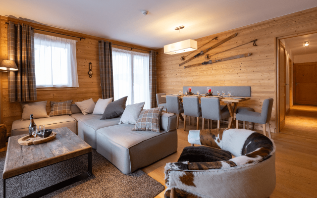 Room 202767-551328 Room 202767-551328