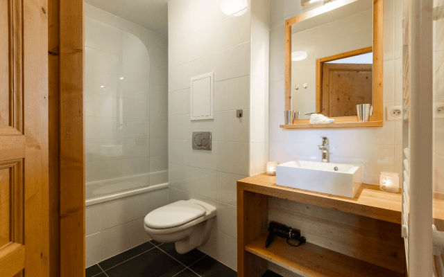 Room 202765-551326 Room 202765-551326