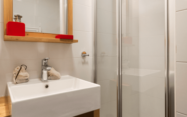 Room 202764-551324 Room 202764-551324