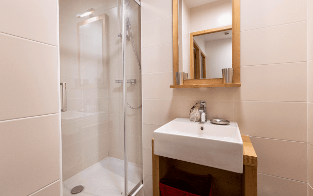 Room 202769-551331 Room 202769-551331