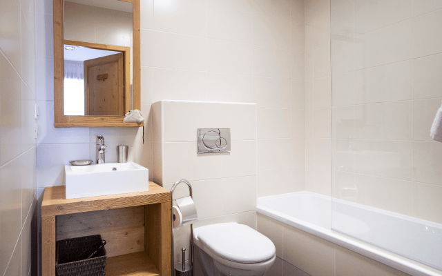 Room 202769-551331 Room 202769-551331