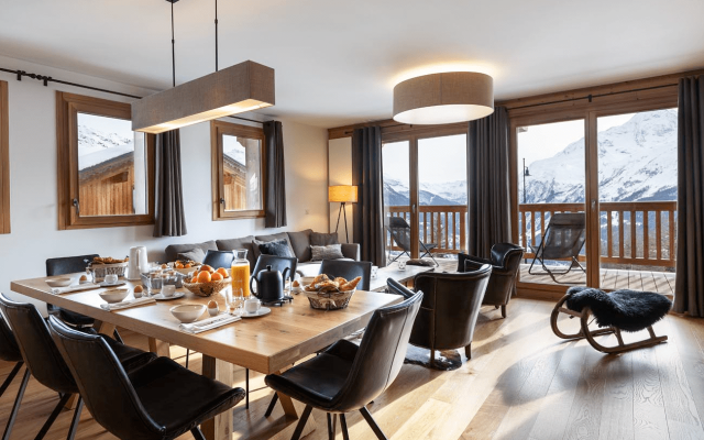 Room 202745-551301 Room 202745-551301