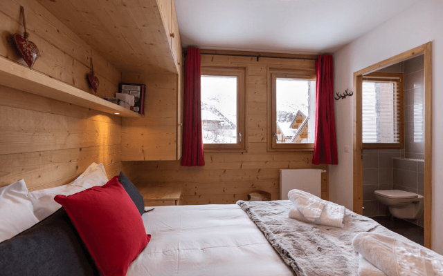 Room 202745-551301 Room 202745-551301