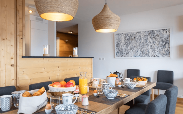 Room 202746-551302 Room 202746-551302