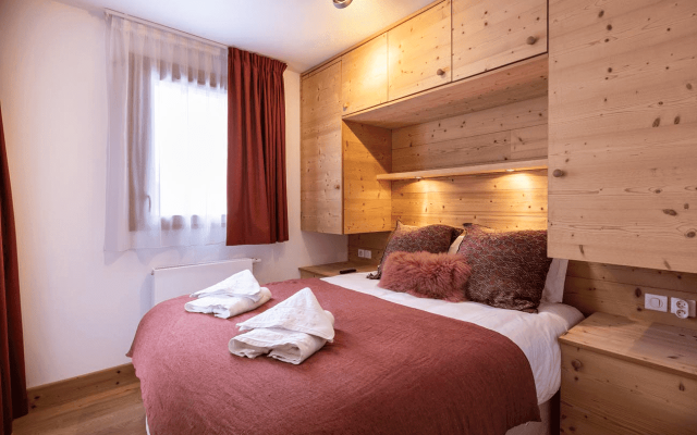 Room 202746-551302 Room 202746-551302