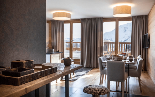 Room 202747-551303 Room 202747-551303