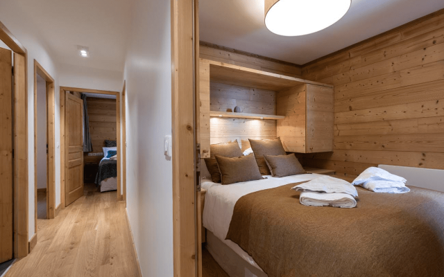 Room 202747-551303 Room 202747-551303