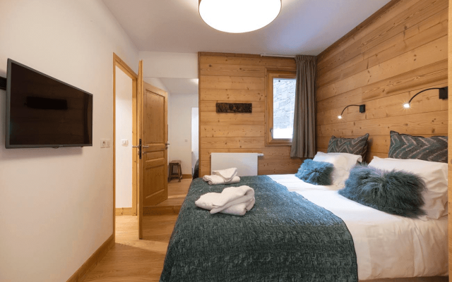 Room 202747-551303 Room 202747-551303