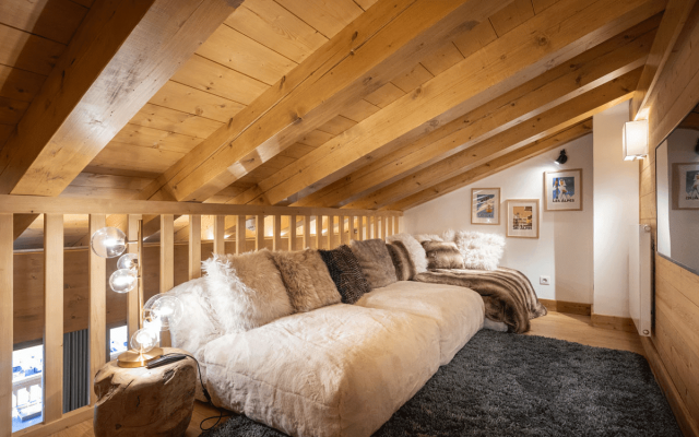 Room 202749-551305 Room 202749-551305