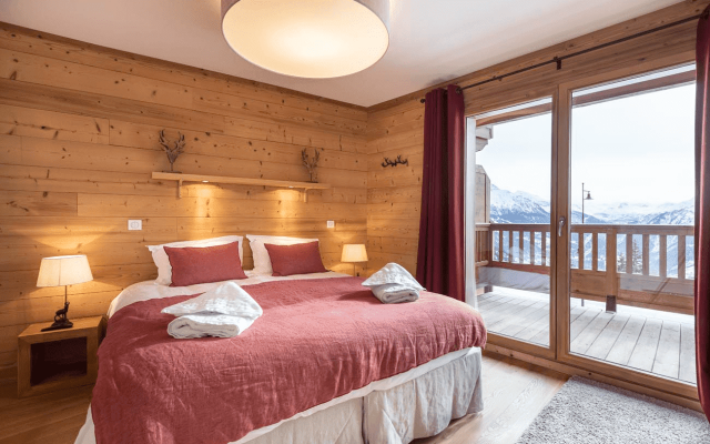 Room 202749-551305 Room 202749-551305