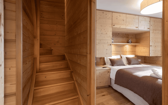 Room 202749-551305 Room 202749-551305