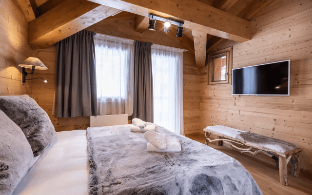 Room 202756-551314 Room 202756-551314