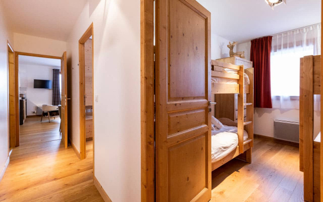 Room 202767-551328 Room 202767-551328