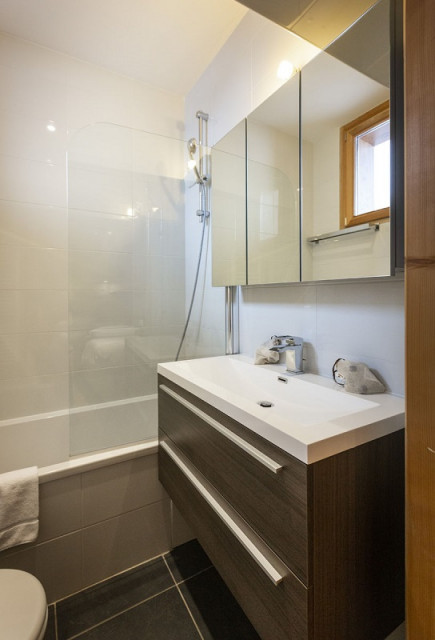 Salle de bain 1, Appartement Dahu RIT005, Résidence Miravidi, La Rosière salle-de-bain-1-appartement-dahu-RIT005-residence-miravidi-la-rosiere