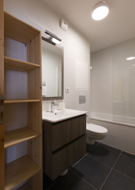 Salle de bain 1, Appartement Mouflon RIT009, Résidence Miravidi, La Rosière salle-de-bain-1-appartement-mouflon-RIT009-residence-miravidi-la-rosiere