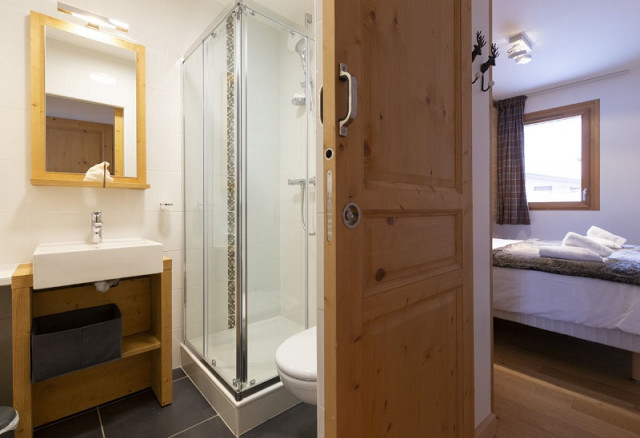 Salle de bain chambre 1, Appartement Primavera RIT010, Résidence Miravidi, La Rosière salle-de-bain-chambre-1-appartement-primavera-RIT010-residence-miravidi-la-rosiere