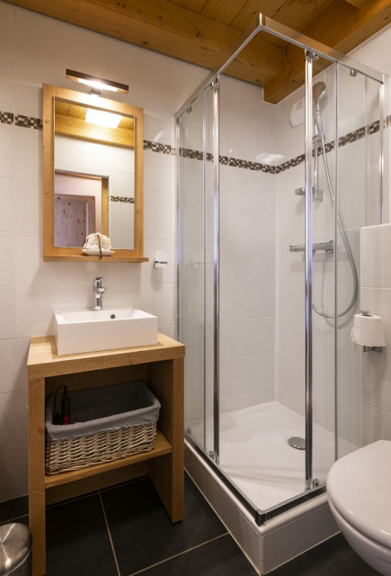 Salle de bain 2, Appartement San Bernardo RIT012, Résidence Miravidi, La Rosière salle-de-bain-2-appartement-san-bernardo-RIT012-residence-miravidi-la-rosiere