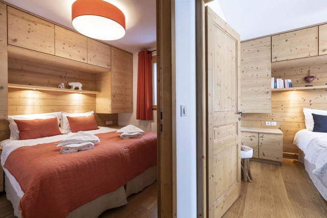 Chambre 2, Appartement Arnica RIT001, Chalet Grivola, La Rosière, vue 1 chambre-2-appartement-arnica-RIT001-chalet-grivola-la-rosiere-vue-1