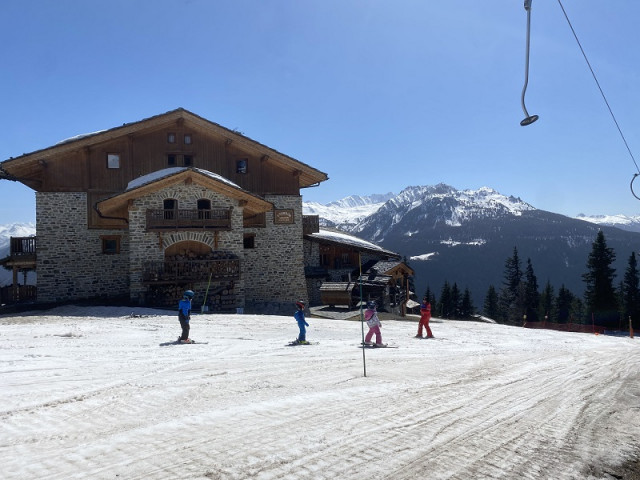 Chalet l'Ourson à La Rosière au bord de la piste de Manessier