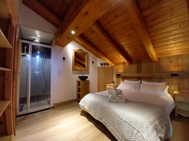 chambre-2-appartement-crys7-chalet-le-crystal-la-rosiere-vue-1