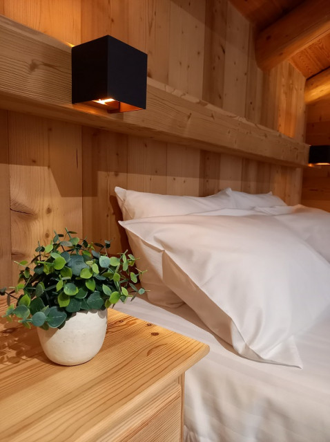 chambre-1-appartement-crys7-chalet-le-crystal-la-rosiere-vue-4