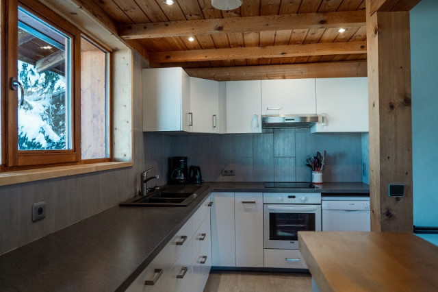 Cuisine, Appartement CH001C, Chalet Les Charmettes, La Rosière, vue 1 cuisine-appartement-CH001C-chalet-les-charmettes-la-rosiere-vue-1