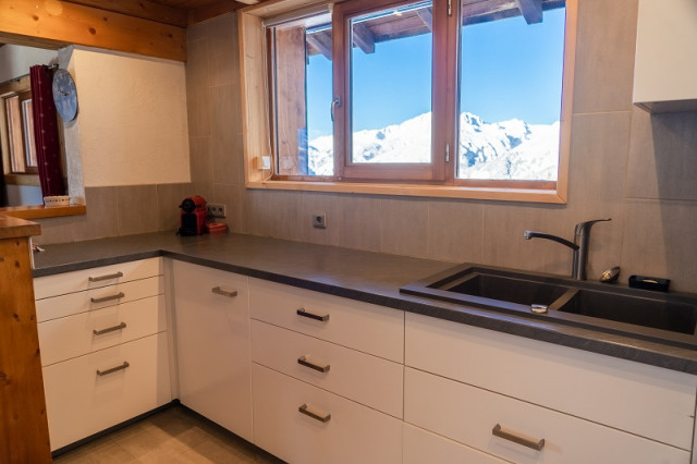 Cuisine, Appartement CH001C, Chalet Les Charmettes, La Rosière, vue 3 cuisine-appartement-CH001C-chalet-les-charmettes-la-rosiere-vue-3