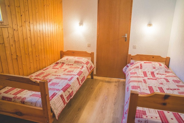 chambre-appartement-3P6-chalet-les-clarines-la-rosiere-vue-1