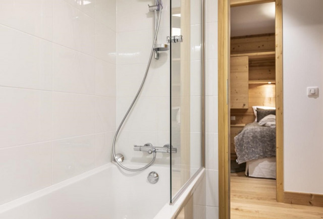 Salle de bain, Appartement Edelweiss RIT003, Chalet Grivola, La Rosière salle-de-bain-appartement-edelweiss-RIT003-chalet-grivola-la-rosiere