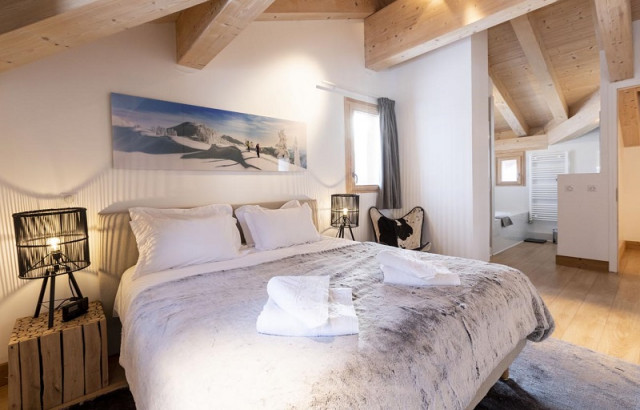 Chambre 1, Appartement Genépi RIT009, Chalet Grivola, La Rosière, vue 2 chambre-1-appartement-genepi-RIT009-chalet-grivola-la-rosiere-vue-2