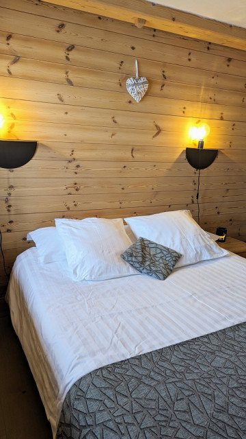 gentiane-chambre-ouest-litweb-3021979 gentiane-chambre-ouest-litweb-3021979