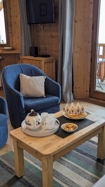 gentiane-salon1web-3021982 gentiane-salon1web-3021982