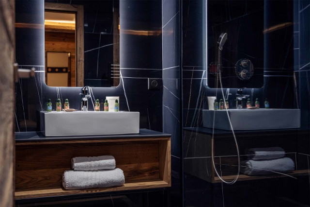 la-rosiere-appartement-6-salle-de-bain-detail-richard-roberts-3479991