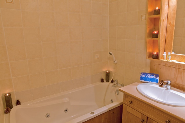 Salle de bain, Appartement 8P16, Les Balcons de La Rosière, vue 2 Salle de bain, Appartement 8P16, Les Balcons de La Rosière, vue 2