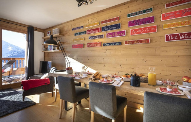 Séjour, Appartement Muscari RIT006, Chalet Grivola, La Rosière, vue 4 sejour-appartement-muscari-RIT006-chalet-grivola-la-rosiere-vue-4