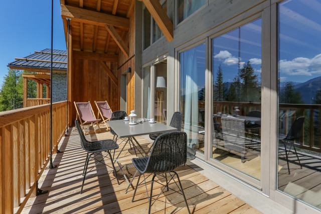 Balcon, Appartement 3 pièces, Le Hameau de Barthélémy, La Rosière - © Manu Reyboz balcon-appartement-3-pieces-le-hameau-de-barthelemy-la-rosiere