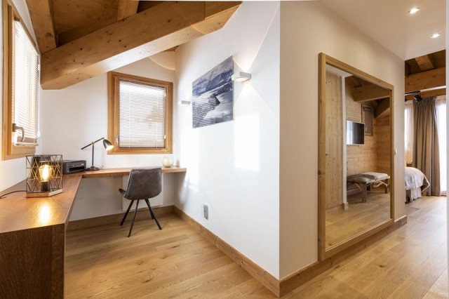 Chambre 1 workspace, Appartement Rose des Alpes RIT008, Chalet Grivola, La Rosière chambre-1-workspace-appartement-rose-des-alpes-RIT008-chalet-grivola-la-rosiere