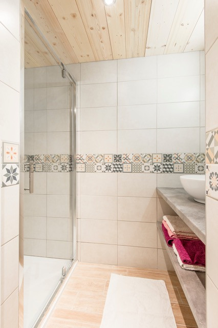 Salle de bains, Appartement CH002G, Chalet Les Charmettes, La Rosière, vue 1 salle-de-bains-appartement-CH002G-chalet-les-charmettes-la-rosiere-vue-1