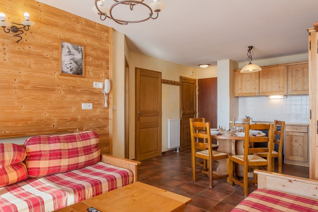 les-balcons-de-la-rosiere-appartement-type-2-5-pers-salon-cuisine-img-vue-2